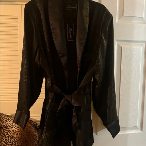 BLACK MALE SMOKING JACKET. - Picture 2 of 5
